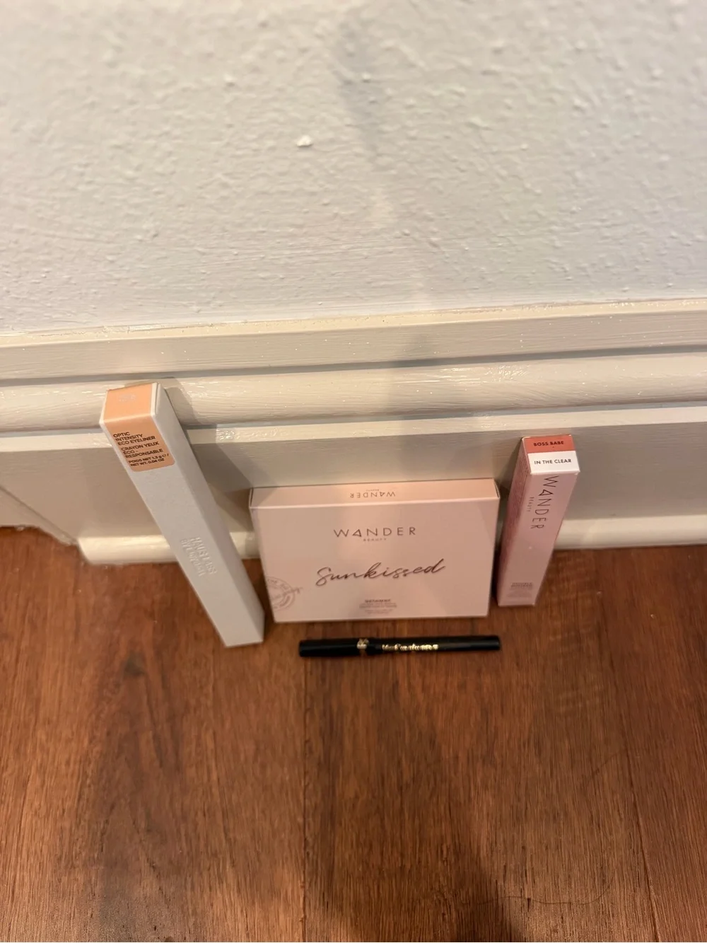 Wander Beauty Eyeshadow & Blush Palette with Peach, Pink and Gold Shades